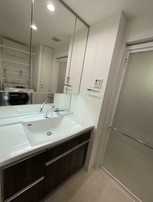 【洗面所】 | シャイニー紫原 | 間接照明付き3面鏡