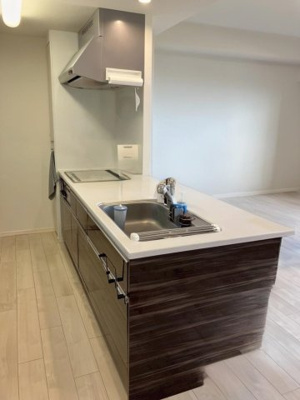 【キッチン】 | シャイニー紫原 | 3口IH、浄水器付き水栓