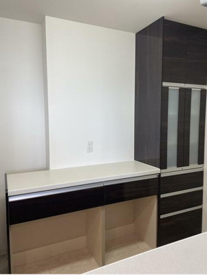 【収納】 | シャイニー紫原 | W198センチのカップボード付き☆下はオープンでゴミ箱が収納できます