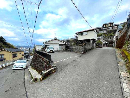 草牟田1丁目　売地の前面道路含む現地写真|閑静な住宅街の一画です。