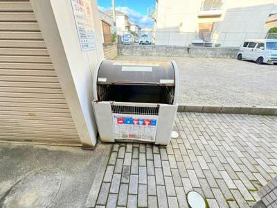【その他共用部分】 | AXIS-WILL古市.sta | 敷地内にゴミ置き場ございます