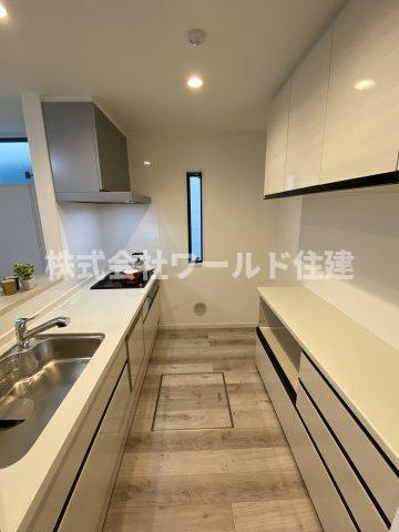 【建築条件なし】羽村市川崎3丁目の完成予想図|LDKを見渡すことのできるペニンシュラキッチン。作業台も広く、お料理も楽しくなります♪