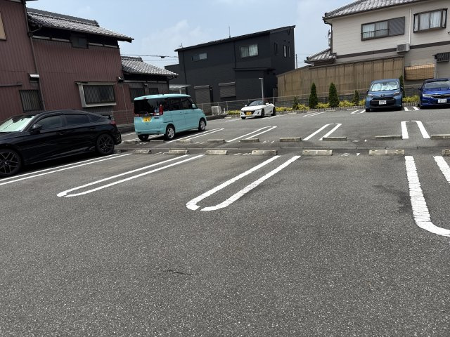 フィールド　ミドル・ライペンⅠの駐車場