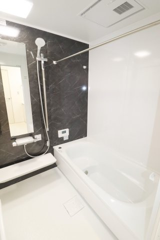 郡山市深沢２丁目　　　　１号棟　　　薫小学校、郡山第３中学区の玄関