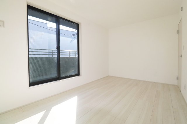 郡山市深沢２丁目　　　　１号棟　　　薫小学校、郡山第３中学区の洋室