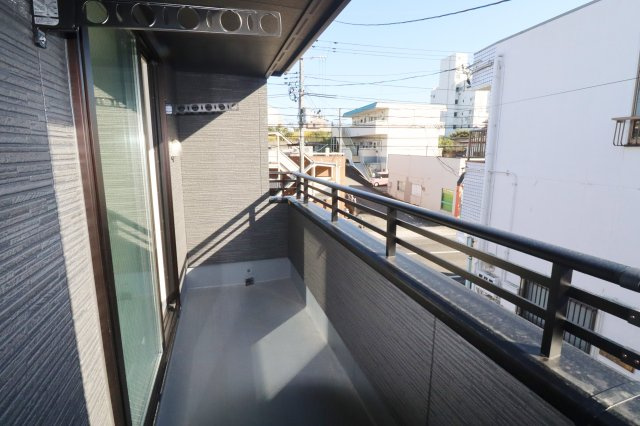 郡山市深沢２丁目　　　　１号棟　　　薫小学校、郡山第３中学区のバルコニー