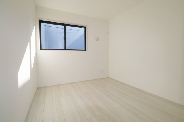 郡山市深沢２丁目　　　　１号棟　　　薫小学校、郡山第３中学区の洋室