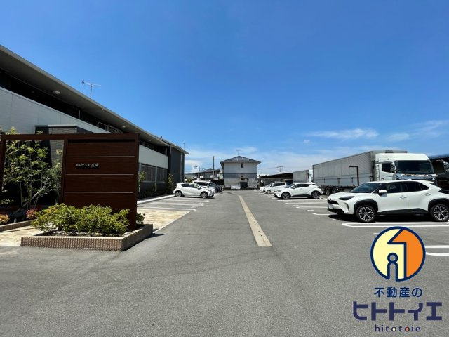 エレガンス筑後の駐車場