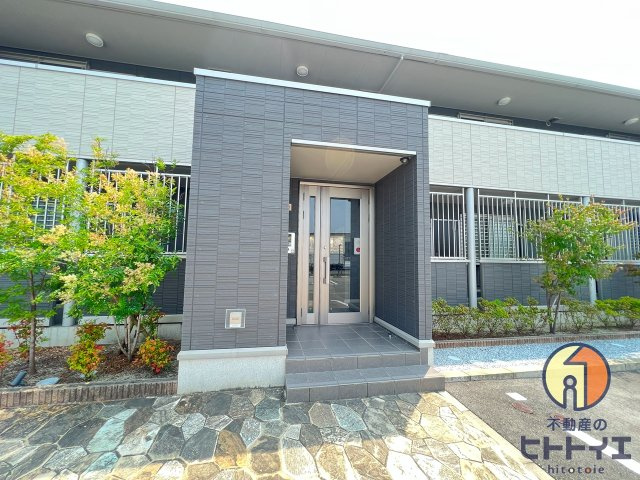 エレガンス筑後のエントランス