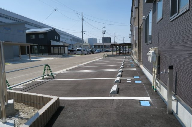 プルシャン　ブルーの駐車場