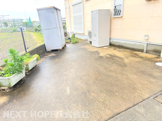 【駐車場】 | 伊丹市池尻７丁目中古戸建 | 駐車スペースです♪普通車１台、軽自動車１台可能です！！