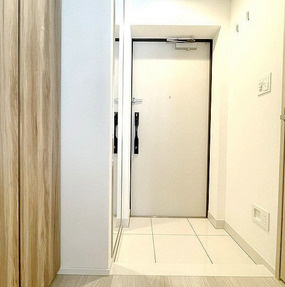 レフィールオーブ麻布仙台坂の玄関