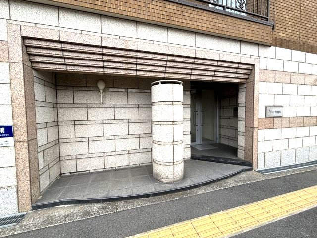セブンフロアハイツのエントランス