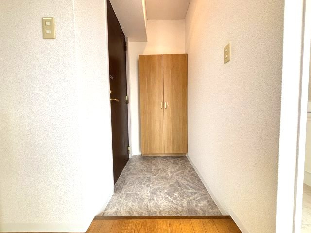セブンフロアハイツの玄関