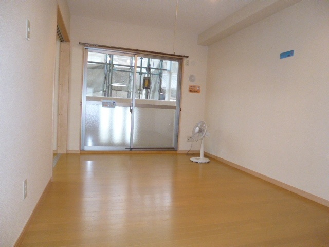 グランツ川辺の居間・リビング