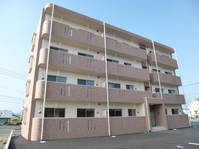 グランツ川辺の外観