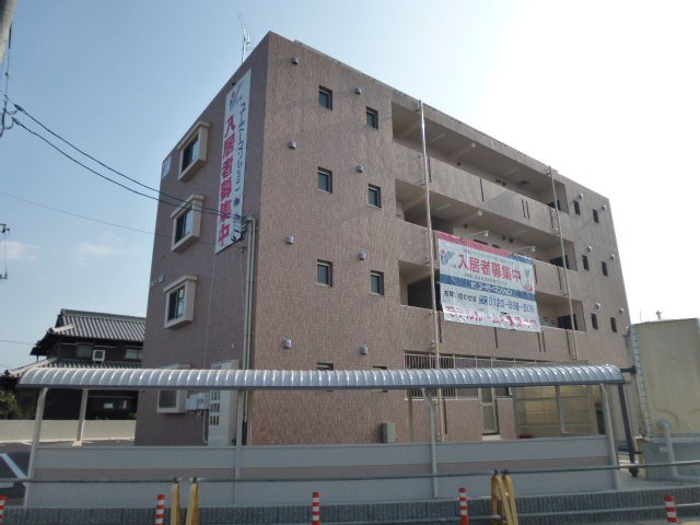 グランツ川辺の外観