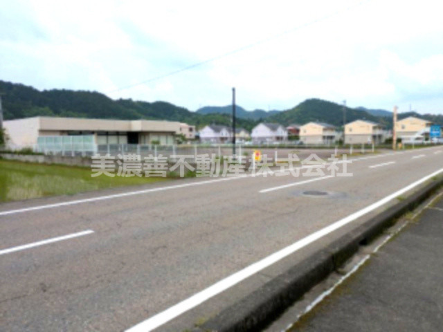 ４７００９　岐阜市太郎丸中島土地の前面道路含む現地写真