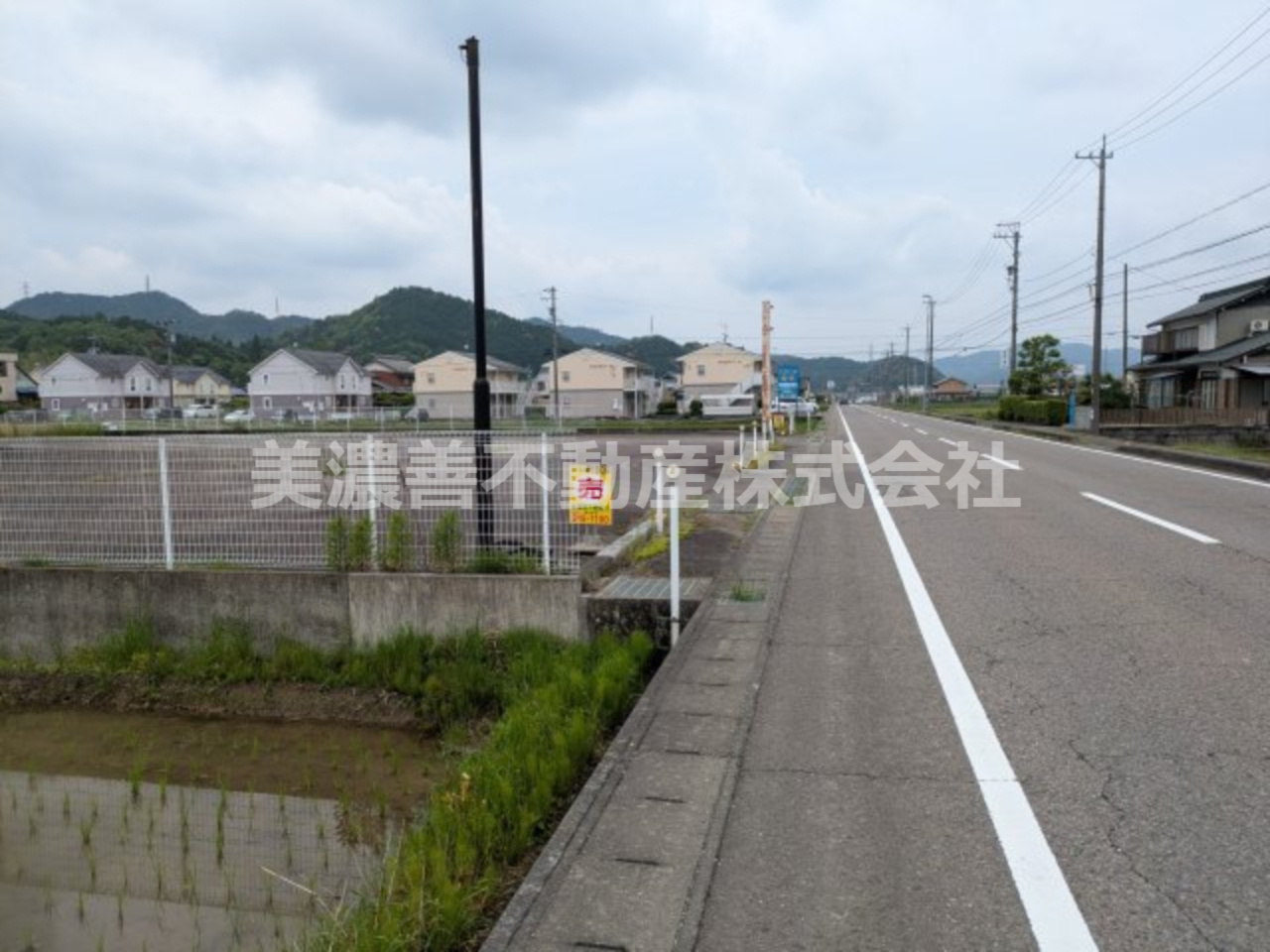 ４７００９　岐阜市太郎丸中島土地の前面道路含む現地写真