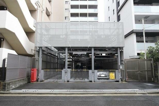 コンフォリア浅草橋の駐車場