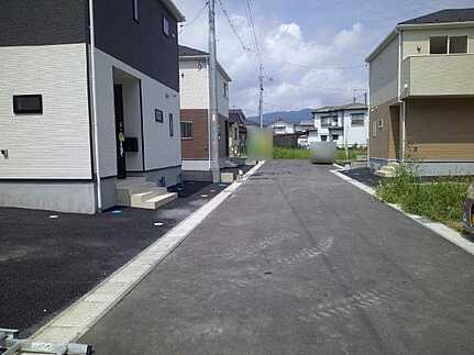 安芸郡熊野町城之堀１丁目の前面道路含む現地写真