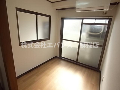 【寝室】 | Ｋ－ＦＬＡＴ川戸 | 落ち着いた色調の寝室です