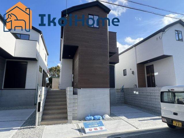 明石市松が丘1期　3号棟　新築のエントランス|●年中無休：当日予約可●玄関には靴をたくさん収納できるシューズボックスが完備されています。