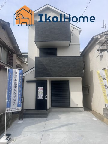 明石市魚住町清水　新築戸建の駐車場|弊社独自で毎月５組限定「人気オプション３点パック」カーポート・バルコニー・ウッドデッキを１万円で取付