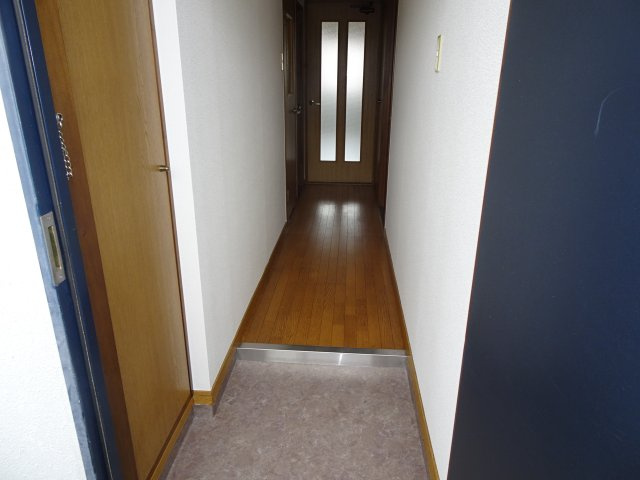 パル石原の玄関|収納もある玄関です