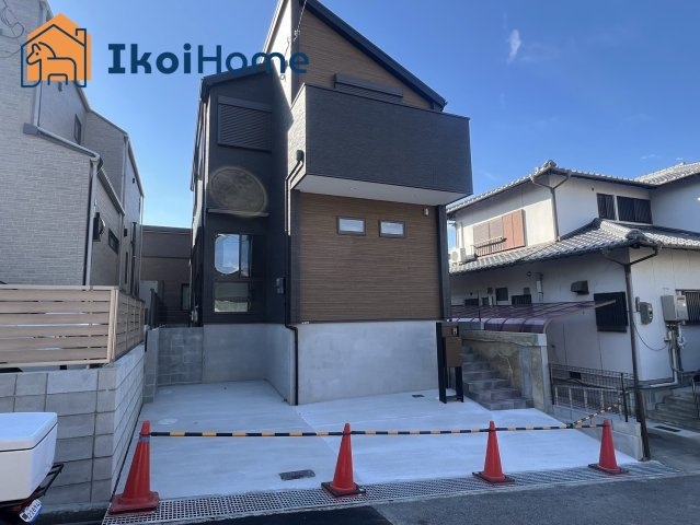 明石市松が丘3丁目　B号地　新築一戸建のエントランス|～ご見学に関して～平日や夜間でもご案内可能。決まったお時間で身動きが取れない方も臨機応変に対応します