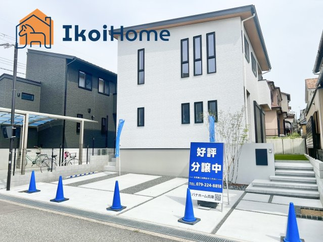 明石市大久保町谷八木　新築戸建　の駐車場|●年中無休：見学時間9:00～20:00・当日予約可●駐車場は並列3台になります。忙しい朝も出勤時には安心です！