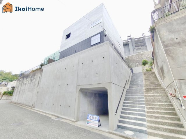 明石市東野町　新築一戸建の外観|スタイリッシュでオシャレな外観の新築一戸建になります！床暖房・食洗器など設備も充実しております♪