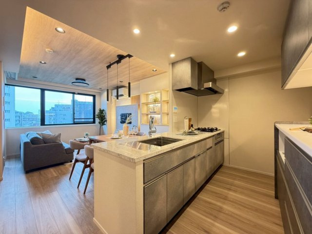 クレヴィア新宿中落合EASTのキッチン|対面式キッチンでリビングとの会話を楽しみながら調理が可能です