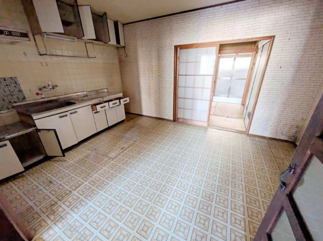 嵯峨野千代ノ道町の居間・リビング|１０帖お部屋です♪