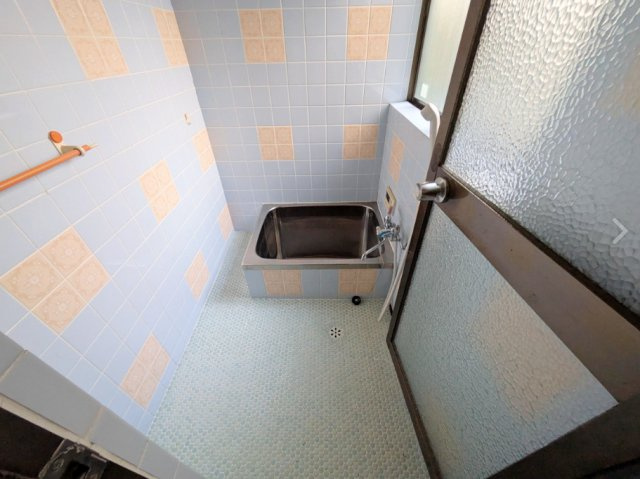 嵯峨野千代ノ道町の浴室|コンパクトサイズの浴室です♪