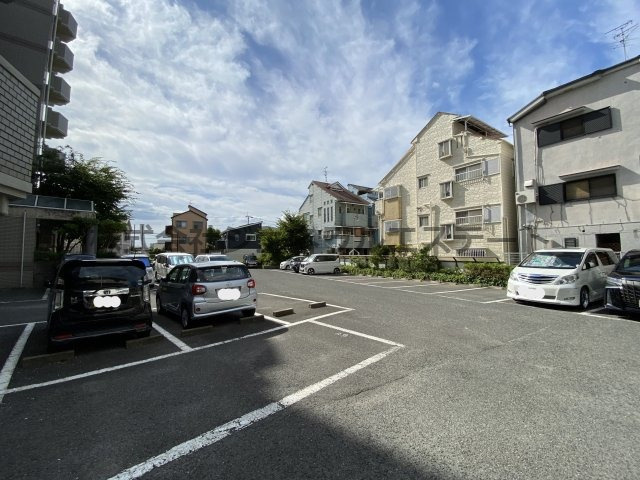 【駐車場】 | ヴィルヌーブエスト | 駐車場です