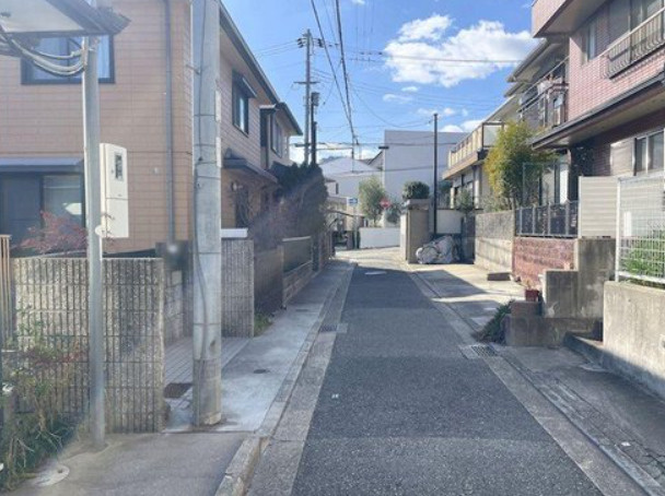 桜谷町　2号地　売土地の前面道路含む現地写真