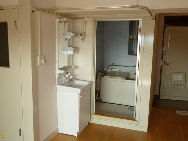 兵庫駅前２ＤＫの洗面所|スペースが確保できる洗面所です