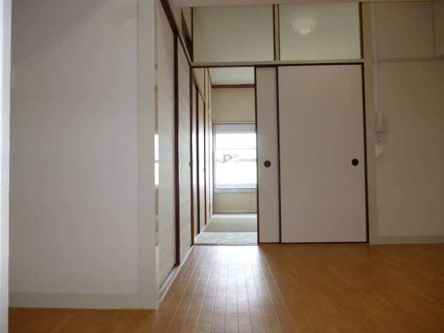 兵庫駅前２ＤＫの居間・リビング|ゆったり過ごせる居間です