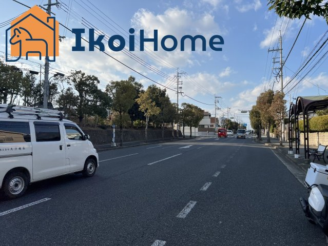 明石市大久保町高丘6丁目　中古戸建の前面道路含む現地写真|～ご見学に関して～平日や夜間でもご案内可能。決まったお時間で身動きが取れない方も臨機応変に対応します