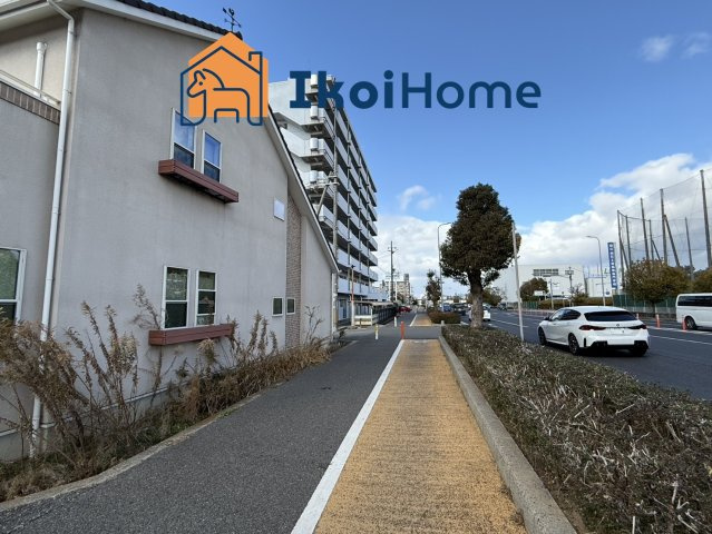 明石市魚住町住吉３丁目　中古一戸建のエントランス|お車並列2台駐車可能!WIC・SIC他収納豊富!小学校徒歩9分!