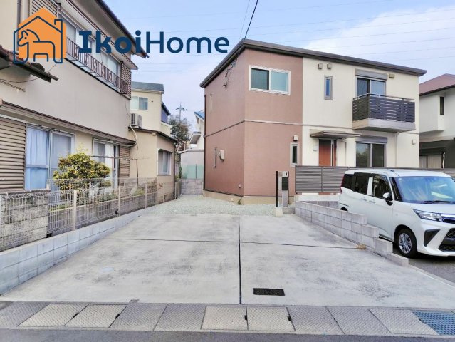 明石市大久保町茜3丁目　中古戸建の駐車場|●年中無休：見学時間9:00～20:00・当日予約可●駐車場は並列で2台、Ｌ字で最大3台駐車可能です