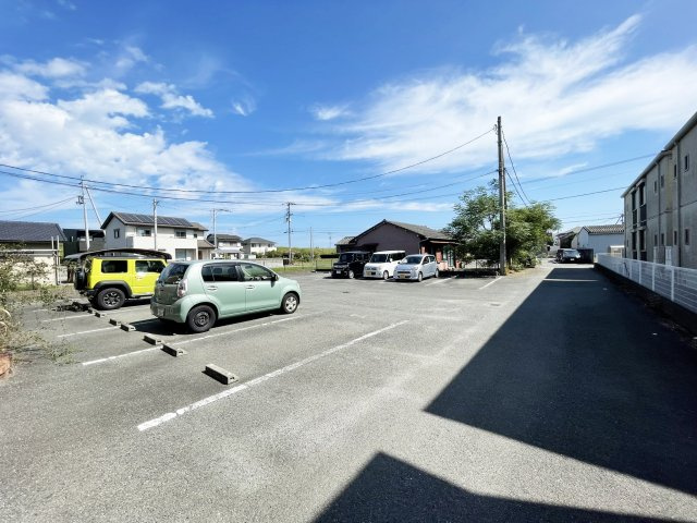 ペットピア春日の駐車場