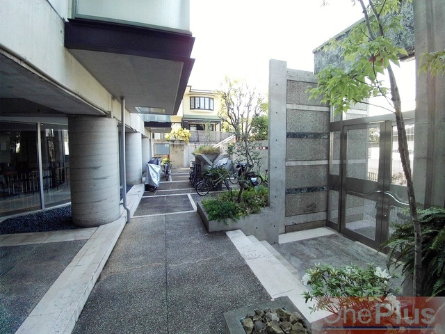 ホープ芦屋の駐車場