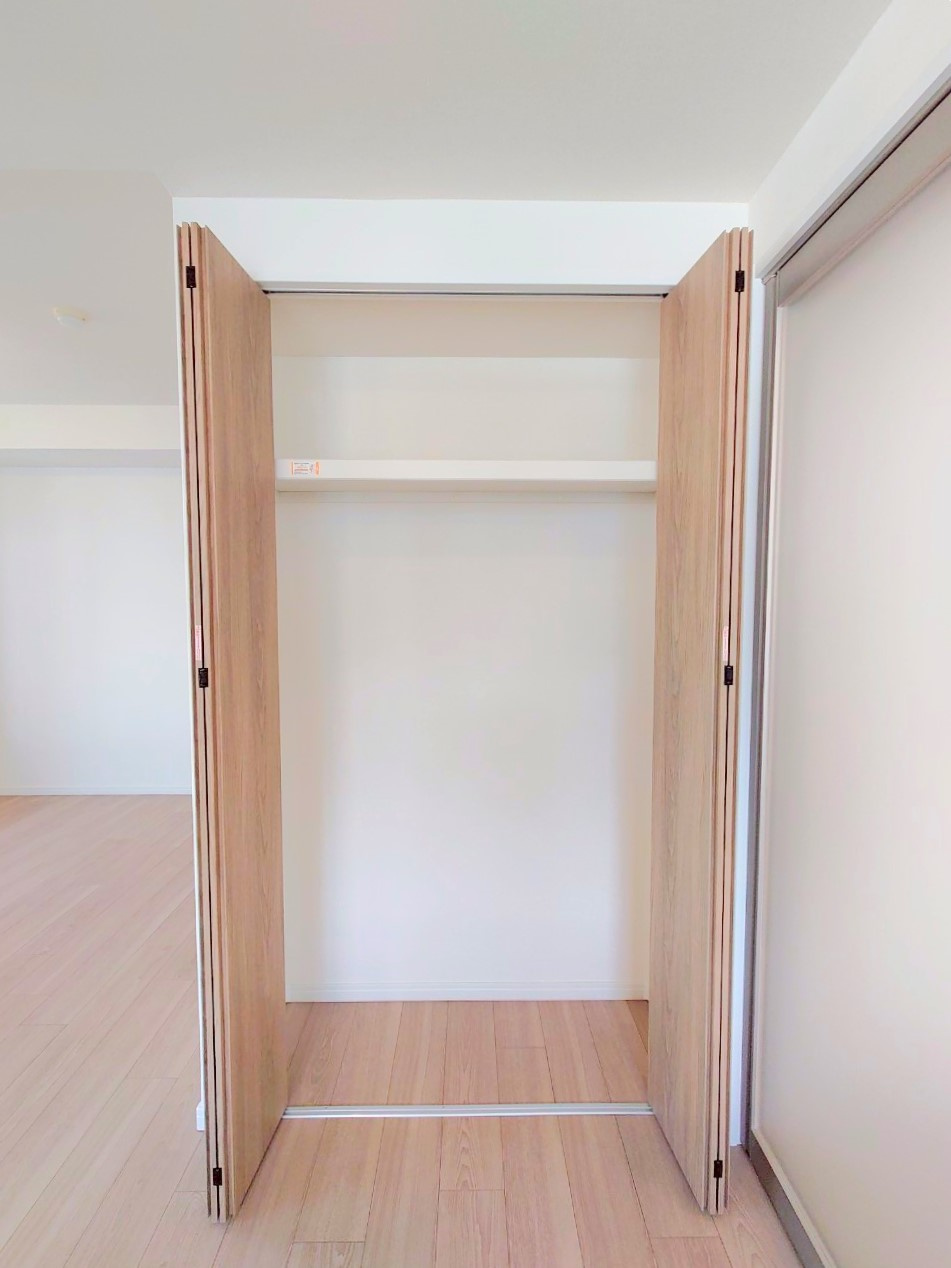 ◆京阪「伏見桃山」駅まで徒歩４分◆角部屋◆収納豊富な間取り◆イーグルコート伏見桃山の洋室|クローゼット