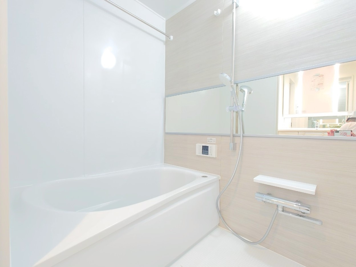 ◆京阪「伏見桃山」駅まで徒歩４分◆角部屋◆収納豊富な間取り◆イーグルコート伏見桃山の浴室|浴室