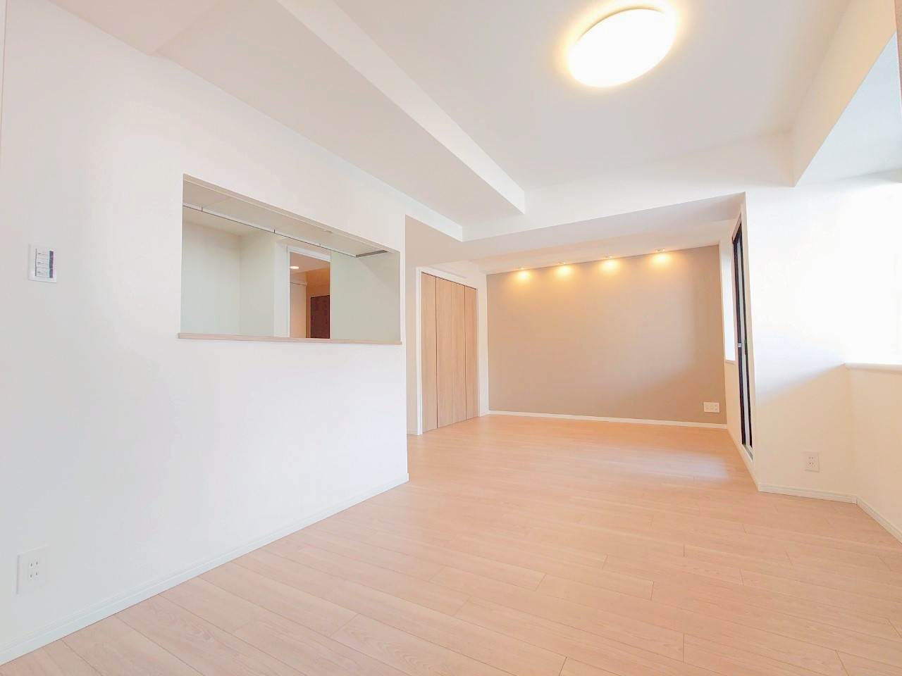 ◆京阪「伏見桃山」駅まで徒歩４分◆角部屋◆収納豊富な間取り◆イーグルコート伏見桃山の居間・リビング|リビング