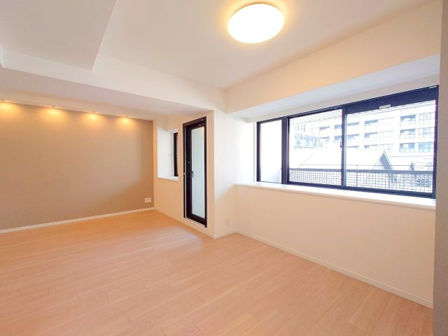 ◆京阪「伏見桃山」駅まで徒歩４分◆角部屋◆収納豊富な間取り◆イーグルコート伏見桃山の居間・リビング|リビング