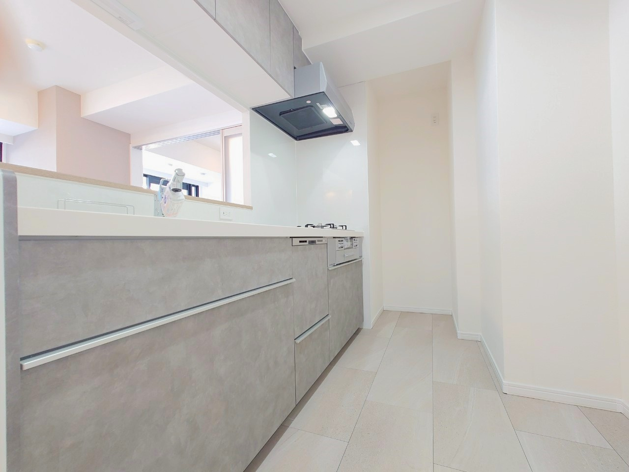 ◆京阪「伏見桃山」駅まで徒歩４分◆角部屋◆収納豊富な間取り◆イーグルコート伏見桃山のキッチン|キッチン