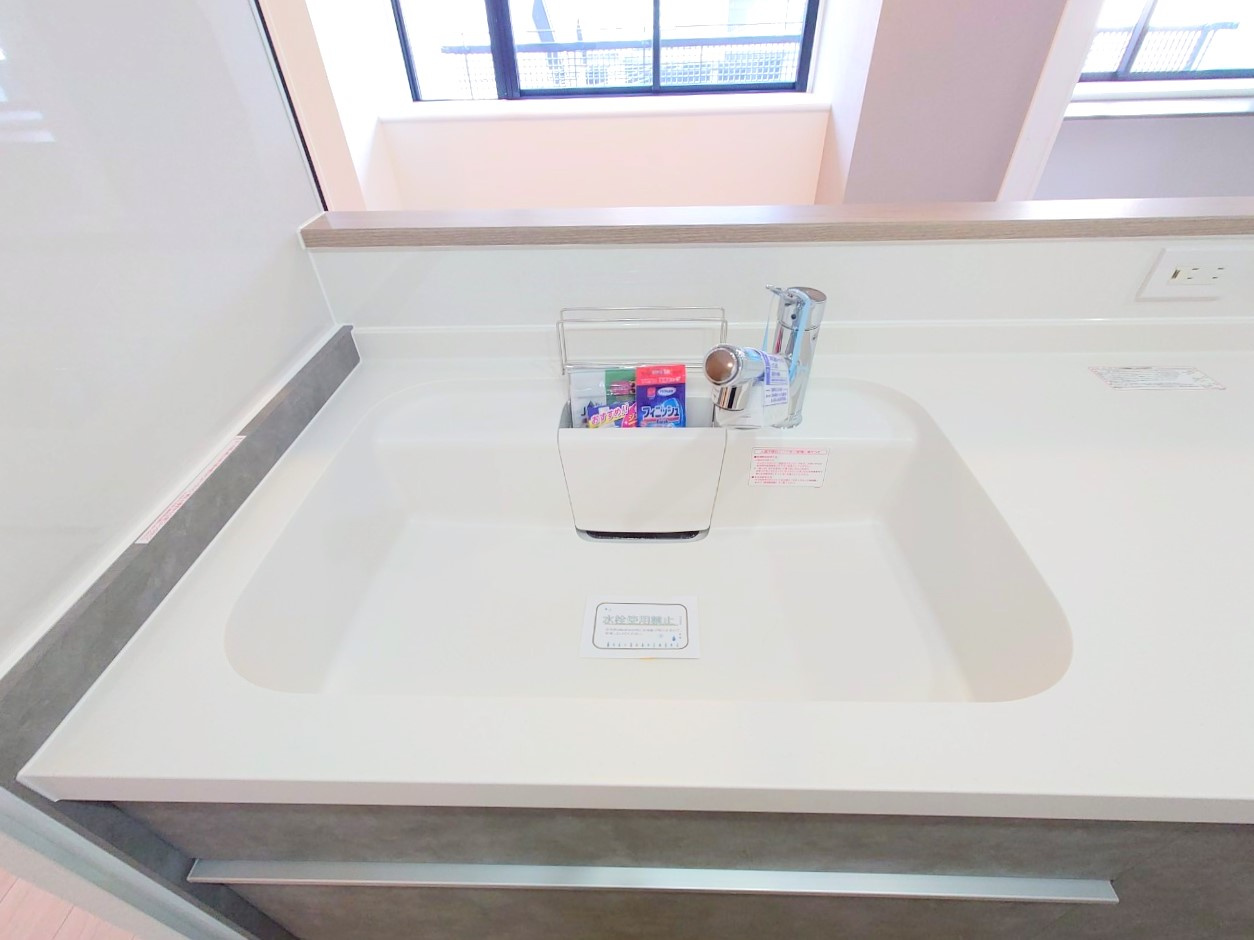 ◆京阪「伏見桃山」駅まで徒歩４分◆角部屋◆収納豊富な間取り◆イーグルコート伏見桃山のキッチン|シンク